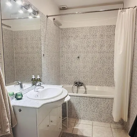 Bright One Bedroom In The Center Of Cannes13 Minutes Walk To The Palais Des Festivals - 2290 Apartment *